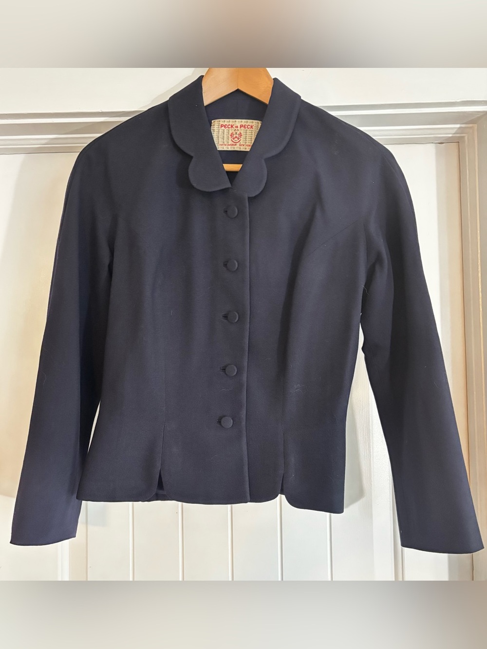 VINTAGE 1950 Peck & Peck Dark Navy Scallop-Collar Wool Blazer
